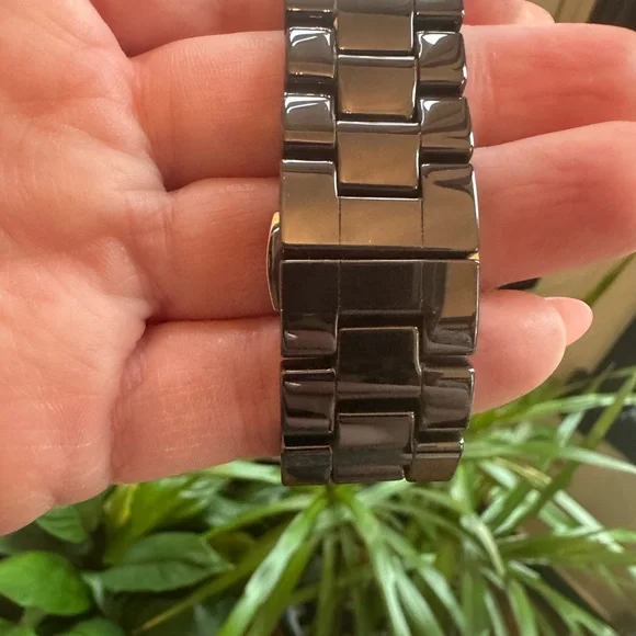 Michael Kors Black and Silver Timepiece - Picture 3 of 12